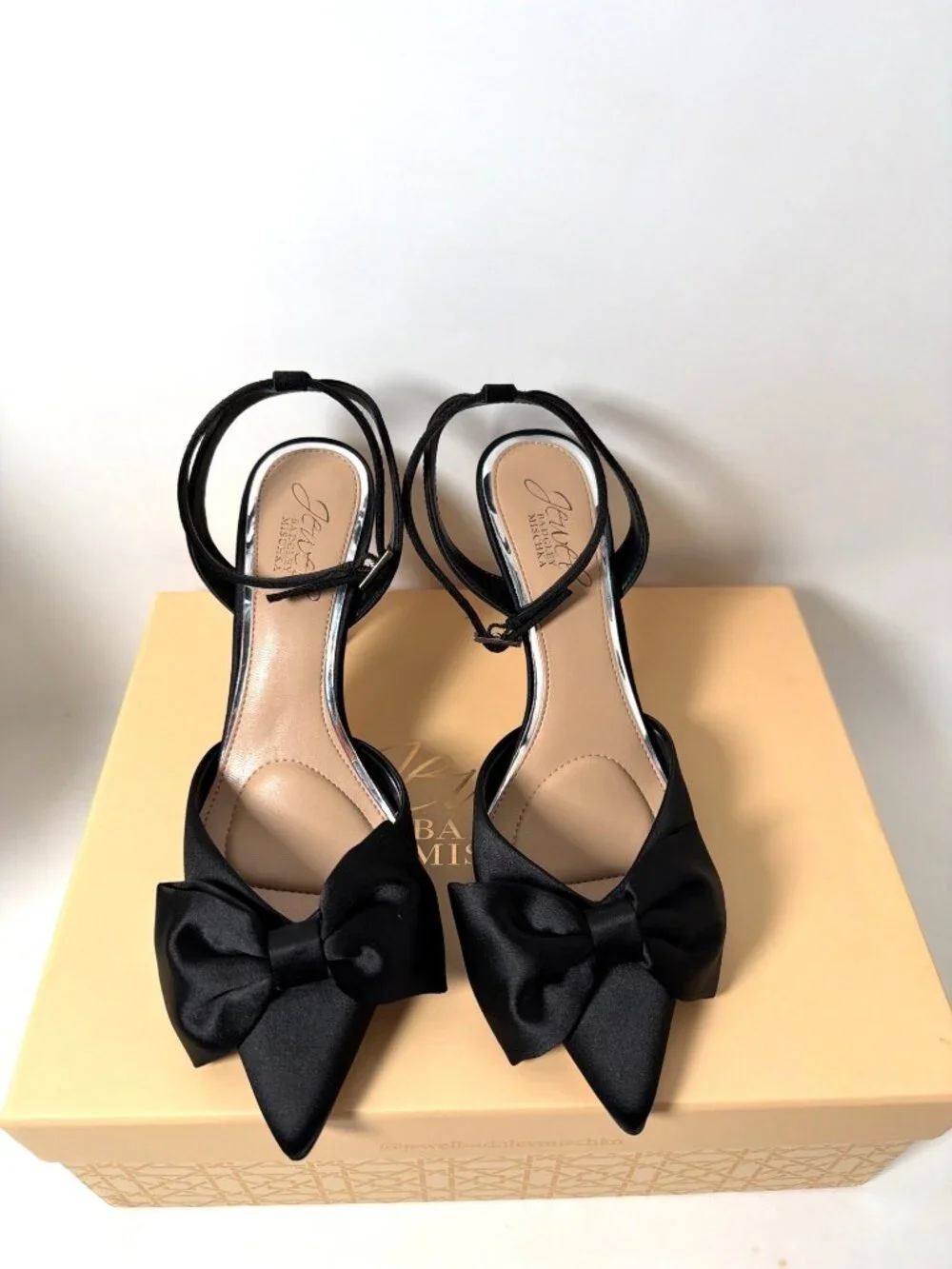 Jewel Badgley Mischka Yanna Womens Black Satin Bow Pointed Toe Heels Size 6.5